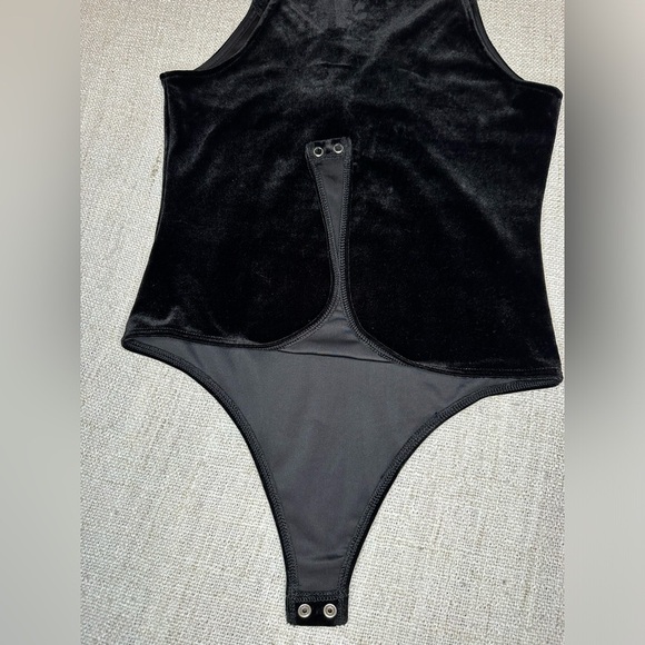 NWOT Express Black Lace Up Velvet Bodysuit v-neck floral embroidery​​ - Picture 6 of 11